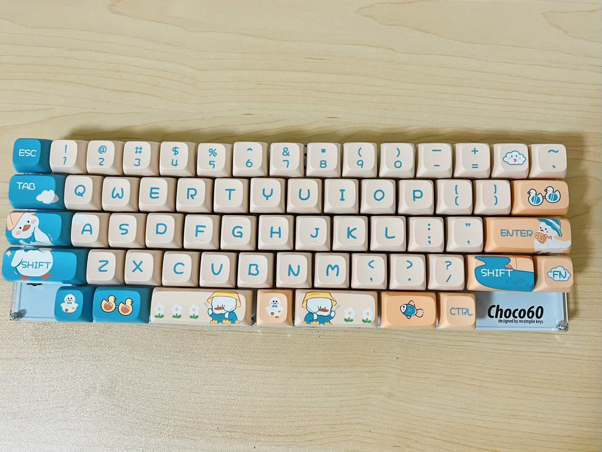 skmoont's tweet image. 🆕自作キーボード

キーボード：Choco60 Rev.2.0
スイッチ：Outemu silent cream yellow
キーキャップ：AliExpressに売ってた

60%サイズ、分割、一体型としても使える、白い基板が良すぎます…

#自作キーボード
#Choco60
