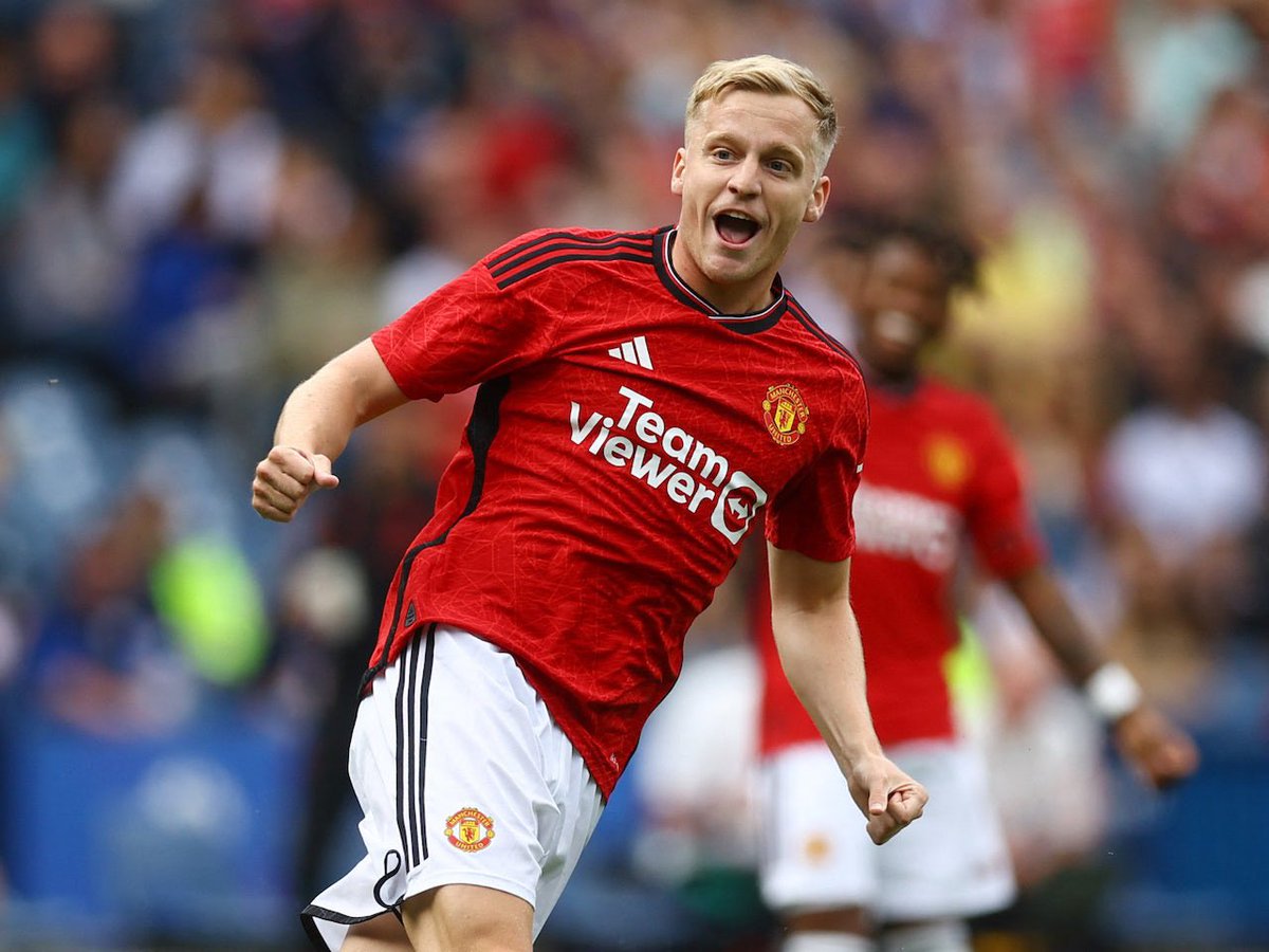 🚨💰 JUST IN: Manchester United want £25m for Donny van de Beek! Real Sociedad are in talks to sign him. #MUFC [Simon Jones, <a href="/MailSport/">Daily Mail Sport</a>]