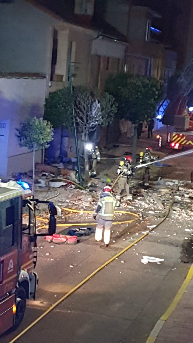 Pendientes minuto a minuto de la información de los equipos que trabajan en la zona C/Goya tras la fuerte explosión y de la evolución de los heridos. Se ruega no acudir a la zona.