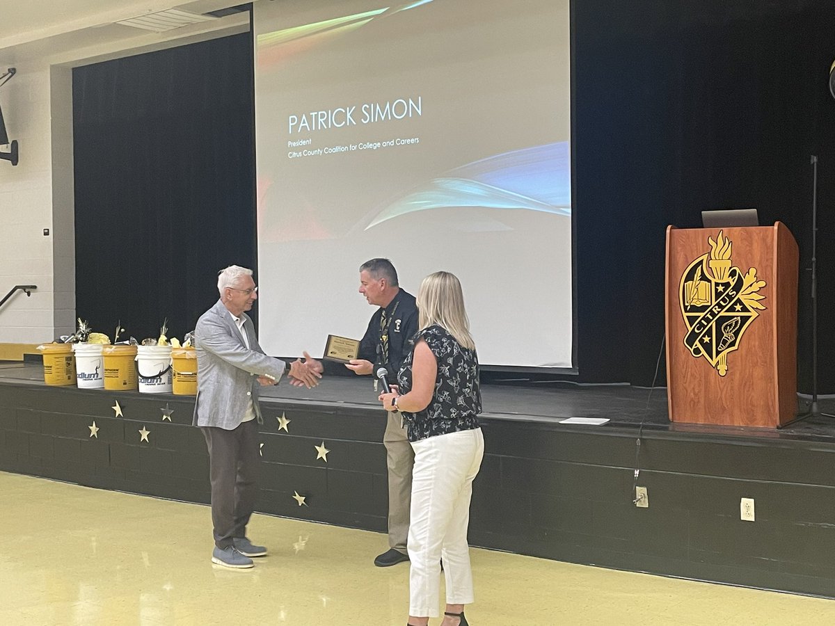 Mary Leonard tweet media