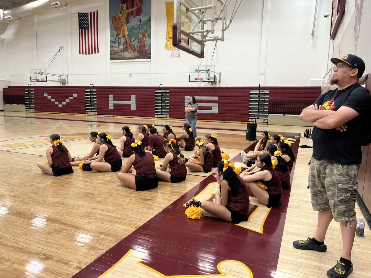 VikingsVhs's tweet photo. 9th Grade jumpstart was a blast!  We are happy you came today, Freshman! Thank you student volunteers for giving tours, etc. Go Vikings! @ValleyFB54 @EtFatVHS @ValleyHighScho6 @VikingDECA https://t.co/v6BnjvNATo