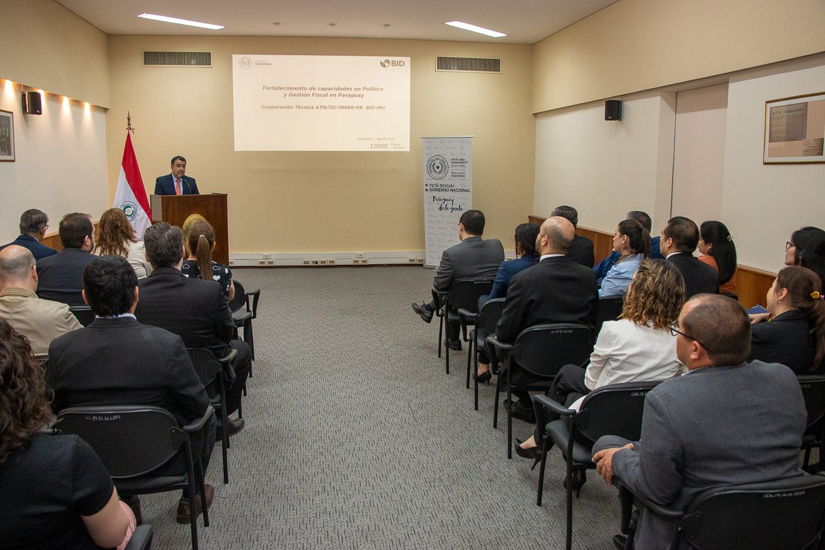 En este marco, se anunció los nuevos adjudicados para el Diplomado en Evaluación de Impacto de Programas y Políticas Públicas a ser desarrollado por la Pontificia Universidad Católica 🇨🇱. La proclamación fue realizada por el titular de la cartera, <a href="/OscarLlamosas/">Oscar Llamosas</a>.