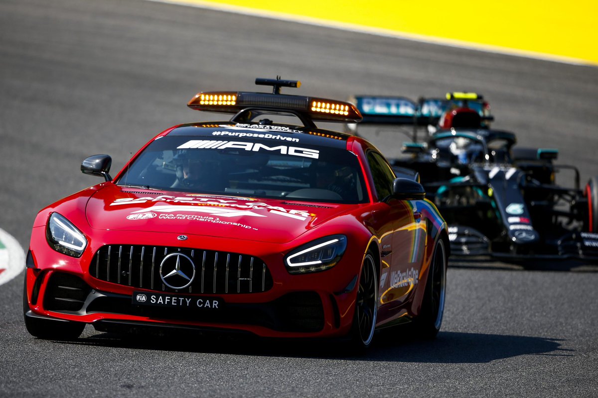 F1Hist's tweet photo. Heureusement pour Bottas, les mécaniciens de Mercedes ont travaillé rapidement pour réparer la voiture à temps, et il a finalement pu prendre le départ du Grand Prix, où il a terminé P11.

#F1 #Silverstone #Mercedes https://t.co/Qx96ctKZax