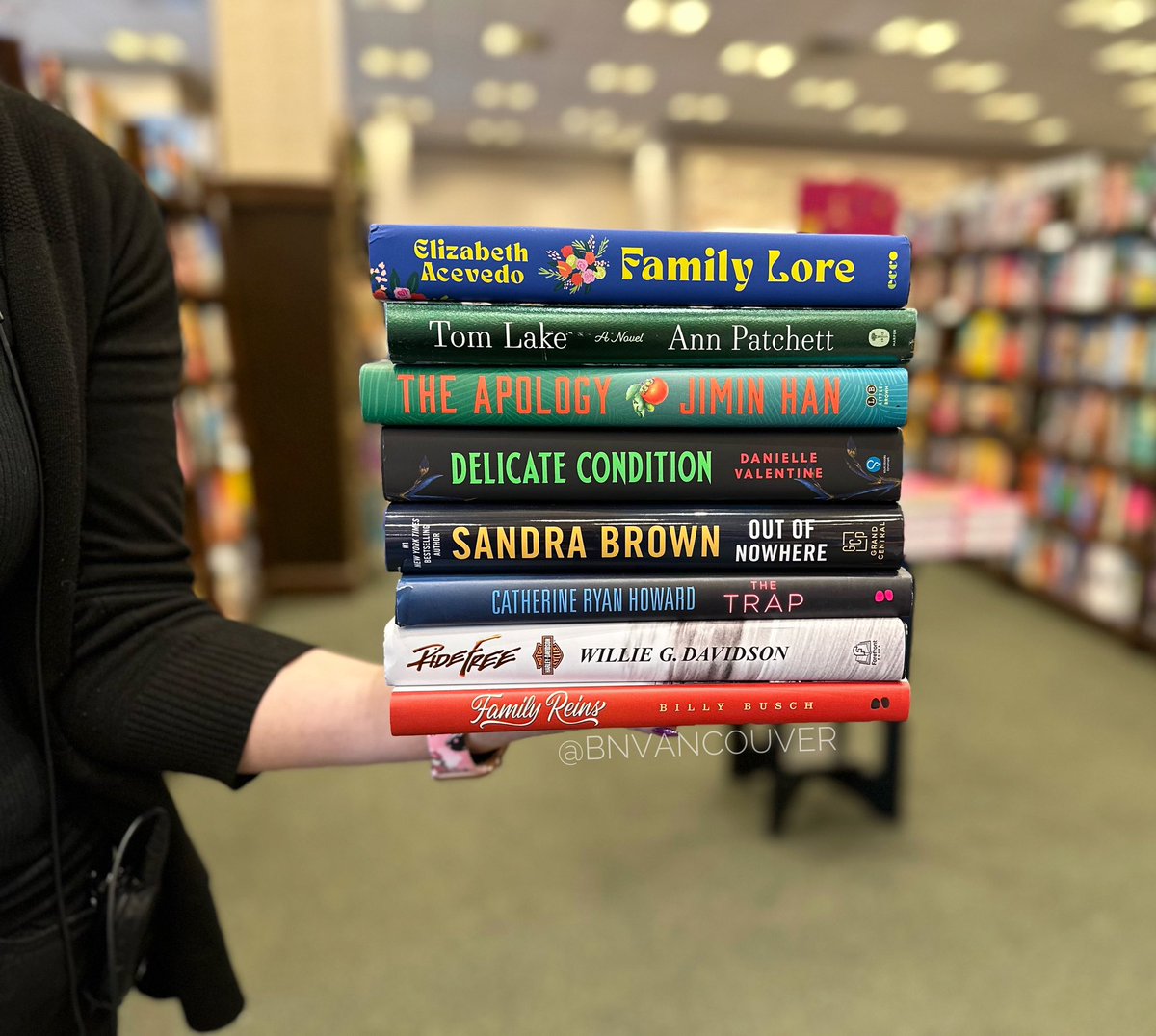 You know what today is, #NewReleaseTuesday! What are you reading next? @acevedowrites @jiminhanwriter @SandraBrown_NYT @cathryanhoward #barnesandnoble #newbooks #newreleasetuesday #newreleases #bnvancouver #vancouverusa