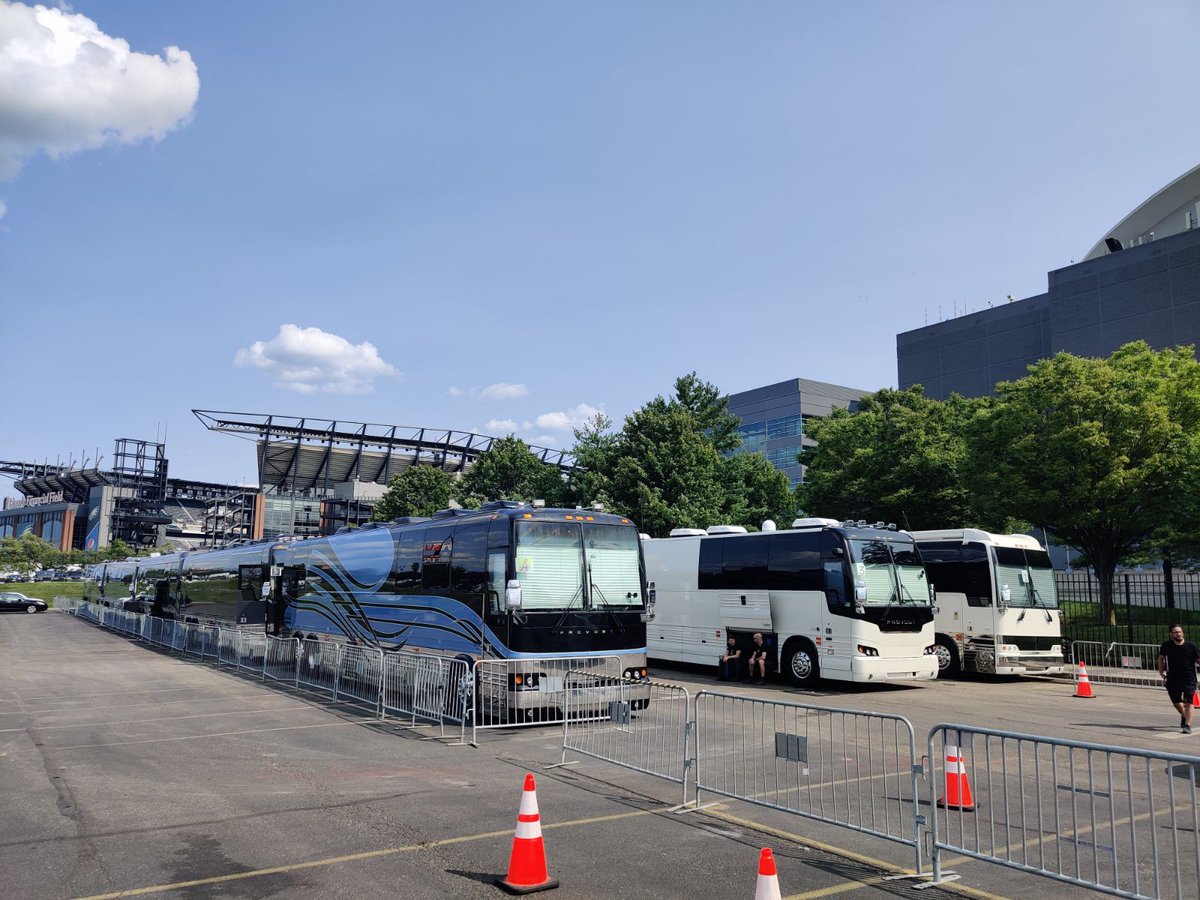 Drake's show starts in an hour.

40+ trucks and trailers are parked outside the venue.

What's <a href="/David_Adelman/">David  Adelman</a>'s plan for the dozens of huge vehicles concerts bring? Can't park them on Market St...