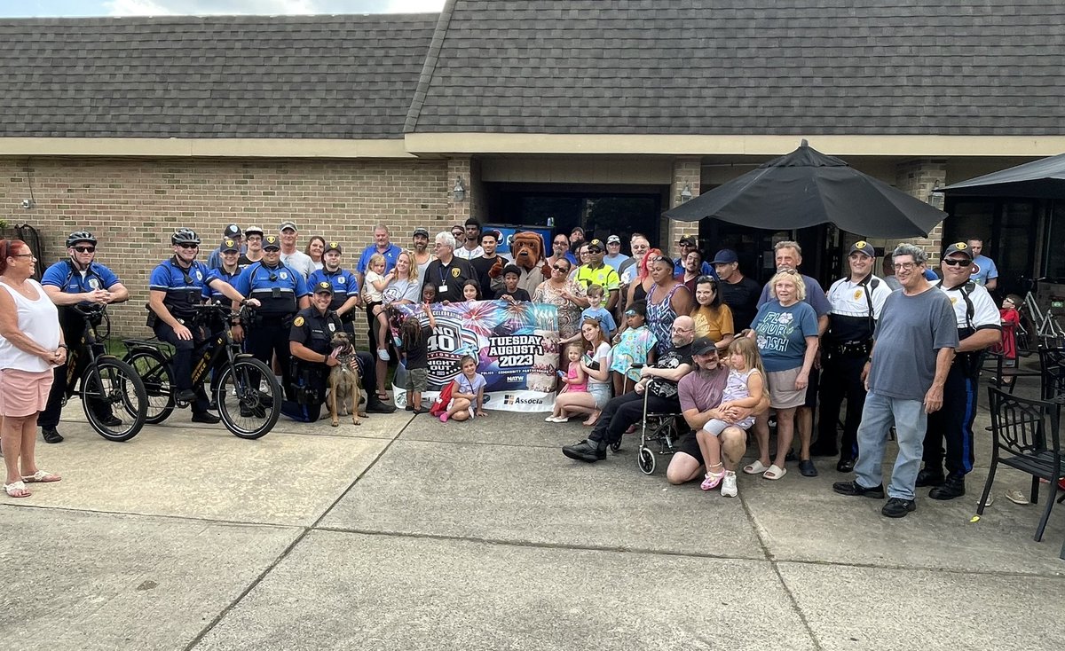 GloTwpPolice's tweet photo. #GTPD Team 2 🚔 out with our amazing partners in Cherrywood Apartments for #NNO 😃🤝💙#NationalNightOut #NNO2023 #NationalNightOut2023 https://t.co/hZykfcUj2I