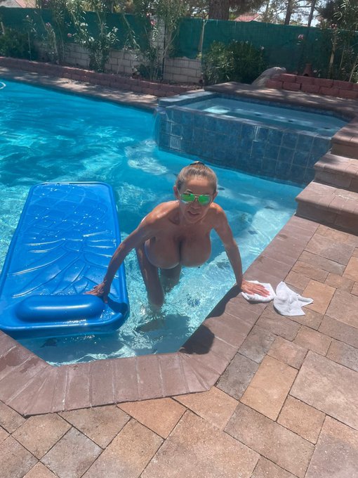 🌶️🌶️🌶️ videos on my OF page minka4you! Come see my giant tits bouncing and floating in the pool 💦xxo