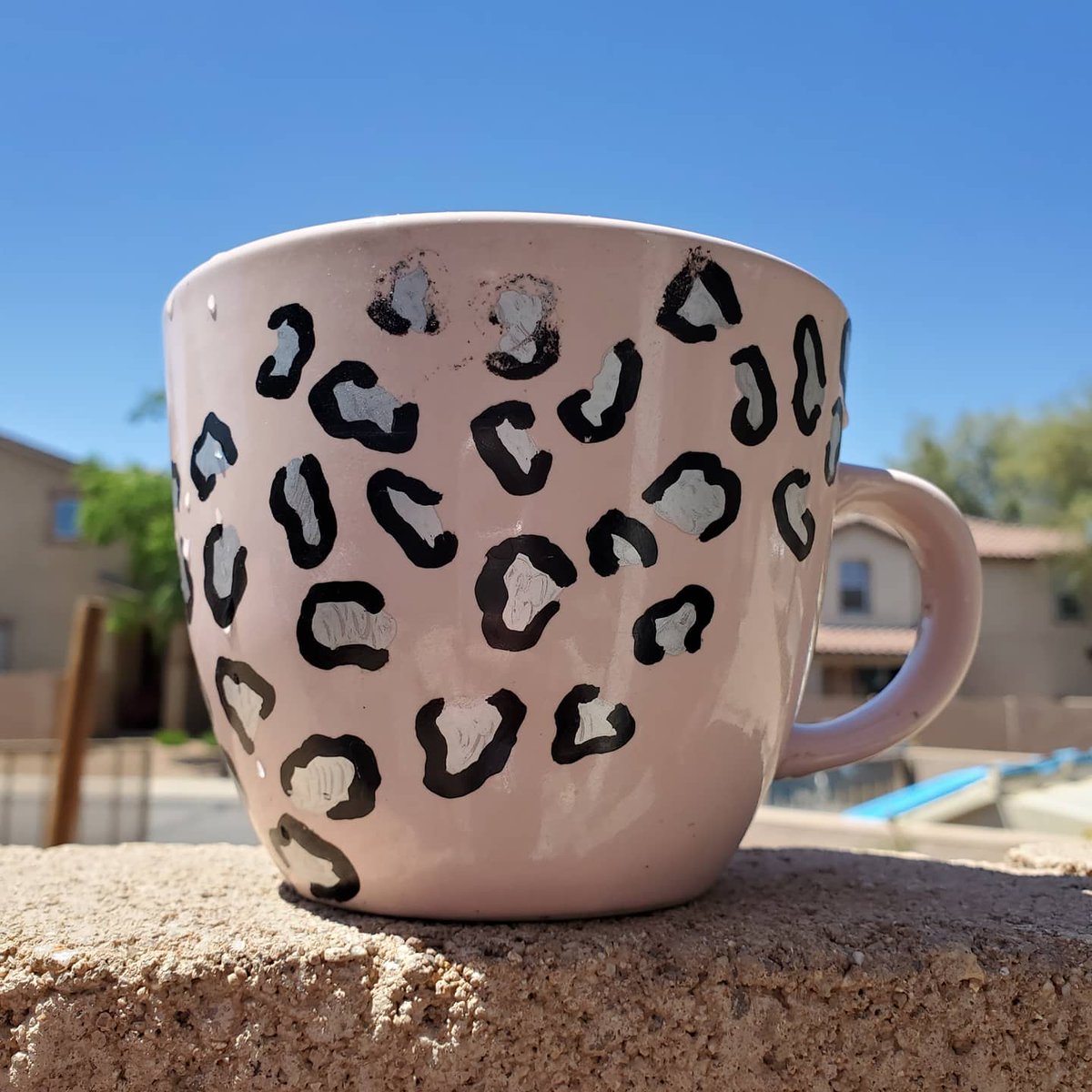 DailyPicTheme2's tweet photo. Wednesday 2 August
Today’s Daily Picture Theme is ‘Contributor's Choice: Favourite mug'
RT or reply with your own photo
Tomorrow’s theme will be ‘Pano'
#DailyPictureTheme
I'm quite fond of this hand-painted mug! https://t.co/B4nUvw2Aq6