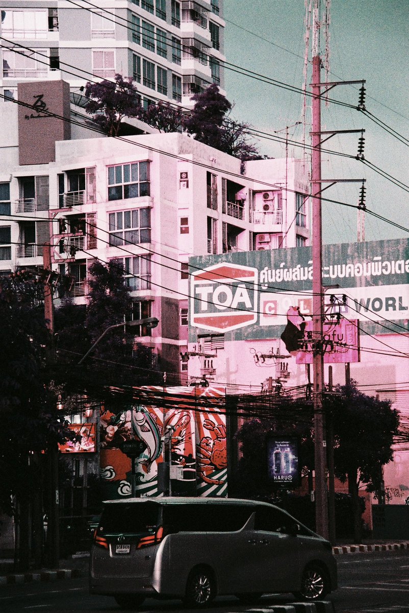 jayhq's tweet photo. Бангкок 🌿✨
🎞️ Lomochrome purple
#analoguelove #analoguevibes #analogphotography #35mmfilm #filmphotography #filmisnotdead #analogue_people #onfilm #upgradetofilm #worldviewmag #thedaily35mm #the35mmdiary #restorefrombackup #35mm #believeinfilm #boxspeedfeature #theanalogclub https://t.co/8aMJ8oEz5X