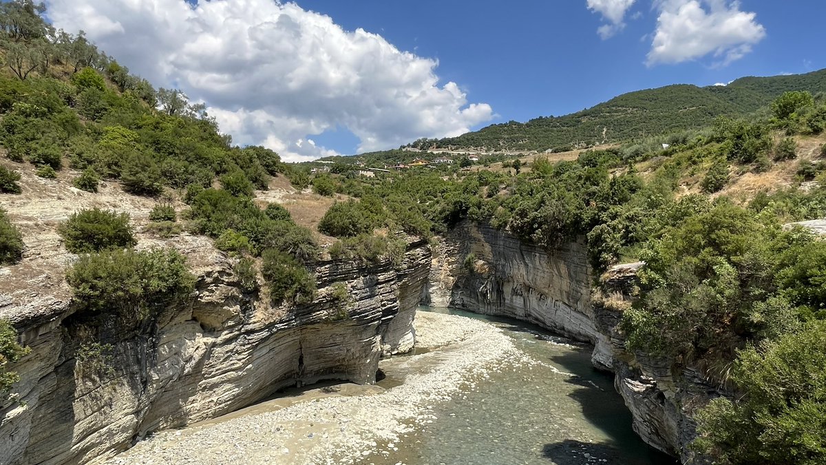 mveldhuis76's tweet photo. Osum canyon wordt ook wel the grand canyon van Albanië genoemd😍
#osumcanyon #osumriver #albania https://t.co/kxtQTSssue