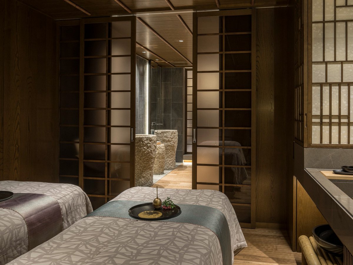 FSKyoto's tweet image. ランチ、ディナー、またはアフタヌーンティーのいずれかに、THE SPAでのボディトリートメント75分がセットになった選べるお食事付日帰りスパプラン。

サウナやリラクゼーションラウンジなどホテルスパならではの充実の施設で心身ともに癒される1 日を。 bit.ly/47aXCxb