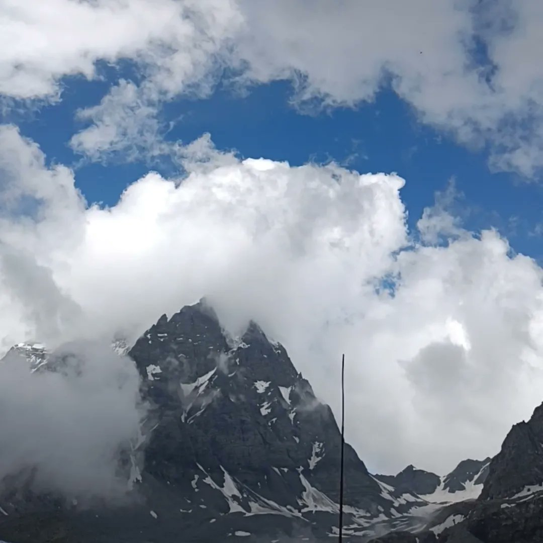 shubambillowria's tweet image. fourth somwaar of sawan! 🕉️

#manimahesh #kailashyatra
#HarHarMahadevॐ