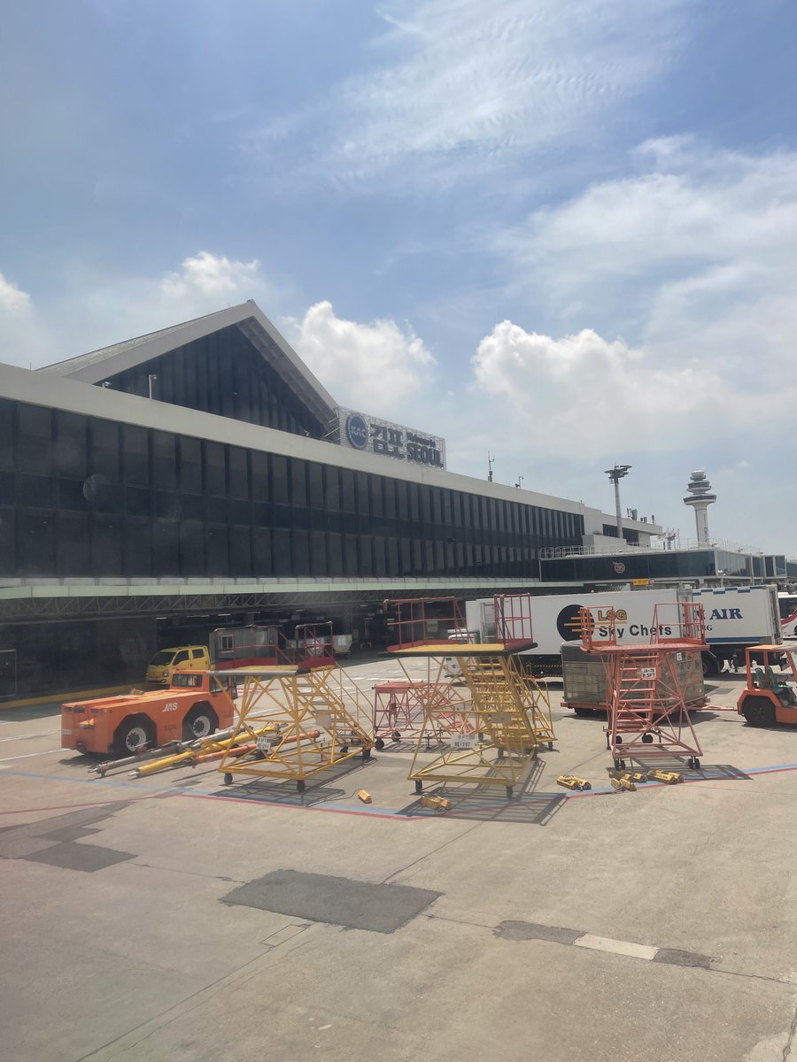 KBTS43387564's tweet photo. 韓国🇰🇷着きました✈️
8/4 ユンギさんに会うの楽しみ💓 https://t.co/hXihl8W8Yv