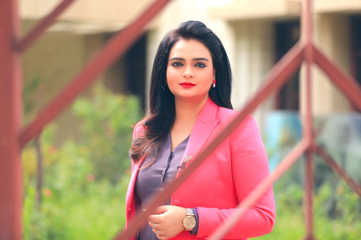 anjali_speak's tweet image. किसी का सरल स्वभाव उसकी कमजोरी नहीं होता है…संसार में पानी से सरल कुछ भी नहीं है लेकिन उसका बहाव बड़ी से बड़ी चट्टान के भी टुकड़े कर देता है।
#wednesdaythought