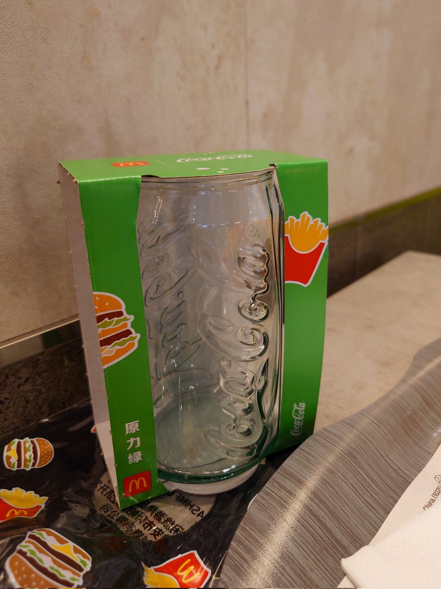 huangshiny's tweet photo. McDonald's Coca-Cola cup campaign is back today here in China. I got a green one this time.😘 #McDonalds #CocaCola https://t.co/TdM9XBjhEP