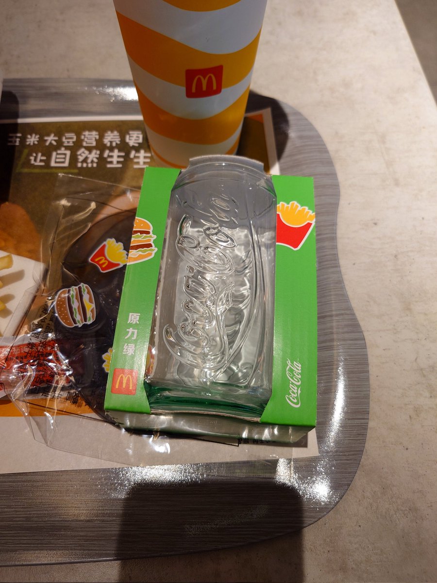 huangshiny's tweet photo. McDonald's Coca-Cola cup campaign is back today here in China. I got a green one this time.😘 #McDonalds #CocaCola https://t.co/TdM9XBjhEP