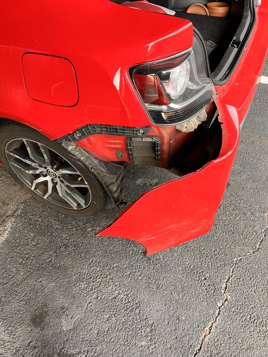 nickXmicro's tweet image. Whyyyy!! Come on already pissed about other stuff now someone hits me today cuz she was on her phone! #sroptextinganddriving