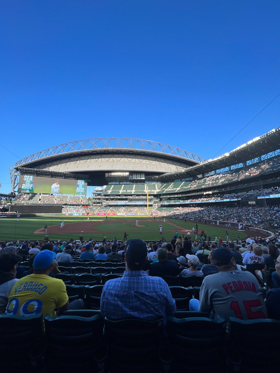 swarmingnow's tweet photo. Seattle in 🇺🇸United States today; 20 checkins at T-Mobile Park! Could be for Seattle Mariners vs Boston Red Sox.  https://t.co/METxqApzin https://t.co/dhrHqaUX6p