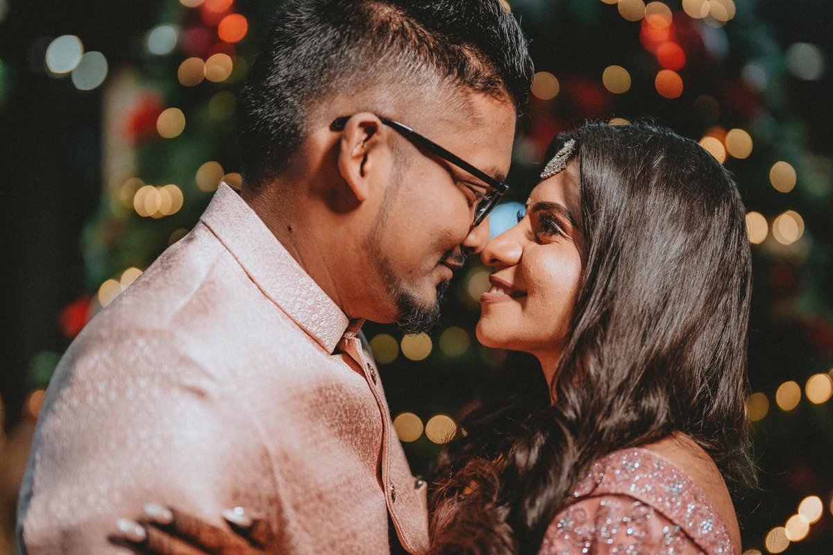 AndrewkoeStudio's tweet photo. “You’ll always be love’s great martyr and I’ll be the flattered fool.”

#WeddingReception of @TracySelladurai &amp; Parvithran. 
——————
#andrewkoestudio #weddingphotography #weddinginspiration #capturingemotions #capturingmoments #indianwedding #weddingceremony #receptiondinner https://t.co/C6MfUUdGM6