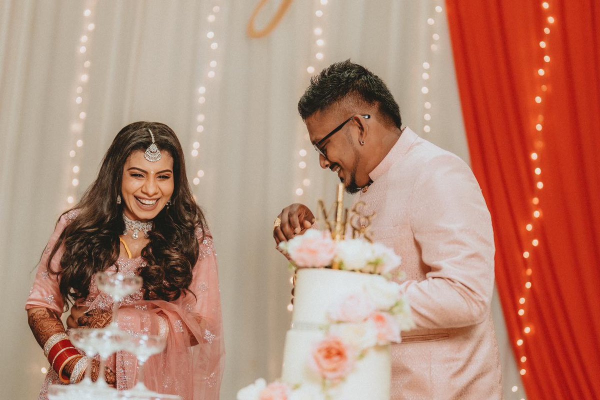 AndrewkoeStudio's tweet photo. “You’ll always be love’s great martyr and I’ll be the flattered fool.”

#WeddingReception of @TracySelladurai &amp; Parvithran. 
——————
#andrewkoestudio #weddingphotography #weddinginspiration #capturingemotions #capturingmoments #indianwedding #weddingceremony #receptiondinner https://t.co/C6MfUUdGM6