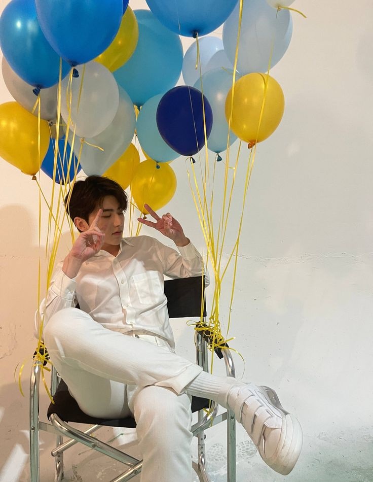 kunsquared's tweet photo. happy birthday @CXK_official !!

wishing you the biggest slice of happiness and love today. this day is about you, I hope it is full of all your favorite things 🍰🧺🍴 https://t.co/Lp3HHSjnMJ