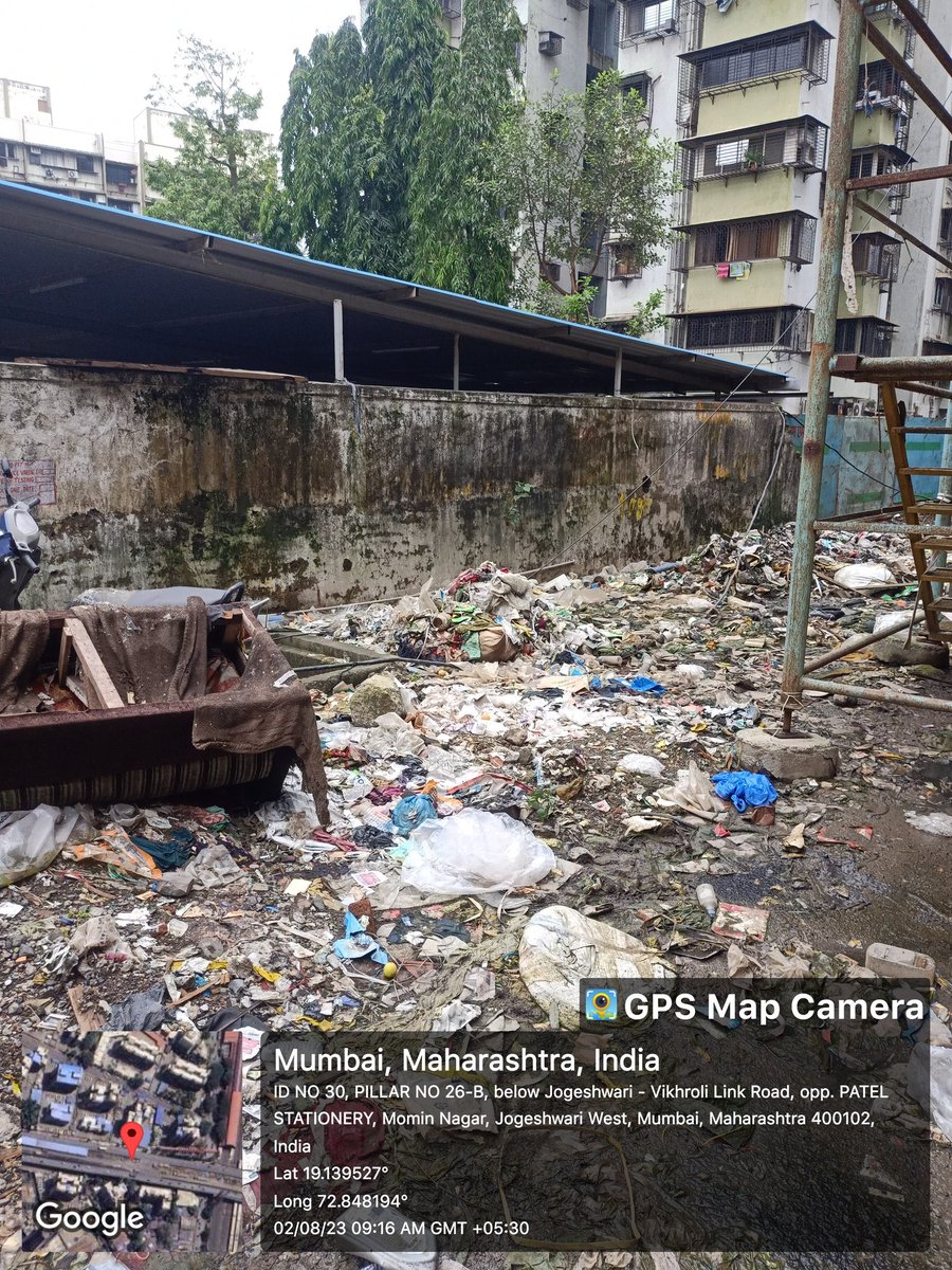naderia_a's tweet photo. @mybmcwardKW @mybmc @mybmchealth @mybmcSWM @JogeshwariJ @TheFactNgo. Near momin nagar,metro service road construction running jogeshwari west 102. https://t.co/aisi5JnDDo