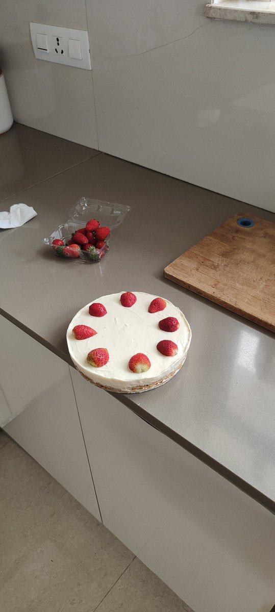 kayyyve's tweet photo. Turns out I'm good at baking ;) https://t.co/tJXUDOzcwT