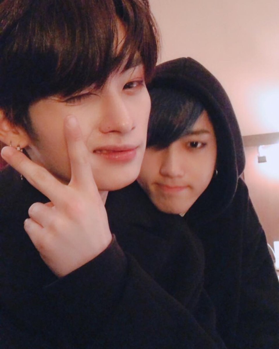 HANLlNO's tweet photo. realstraykids is about to look like this https://t.co/nVXK2DmmVI