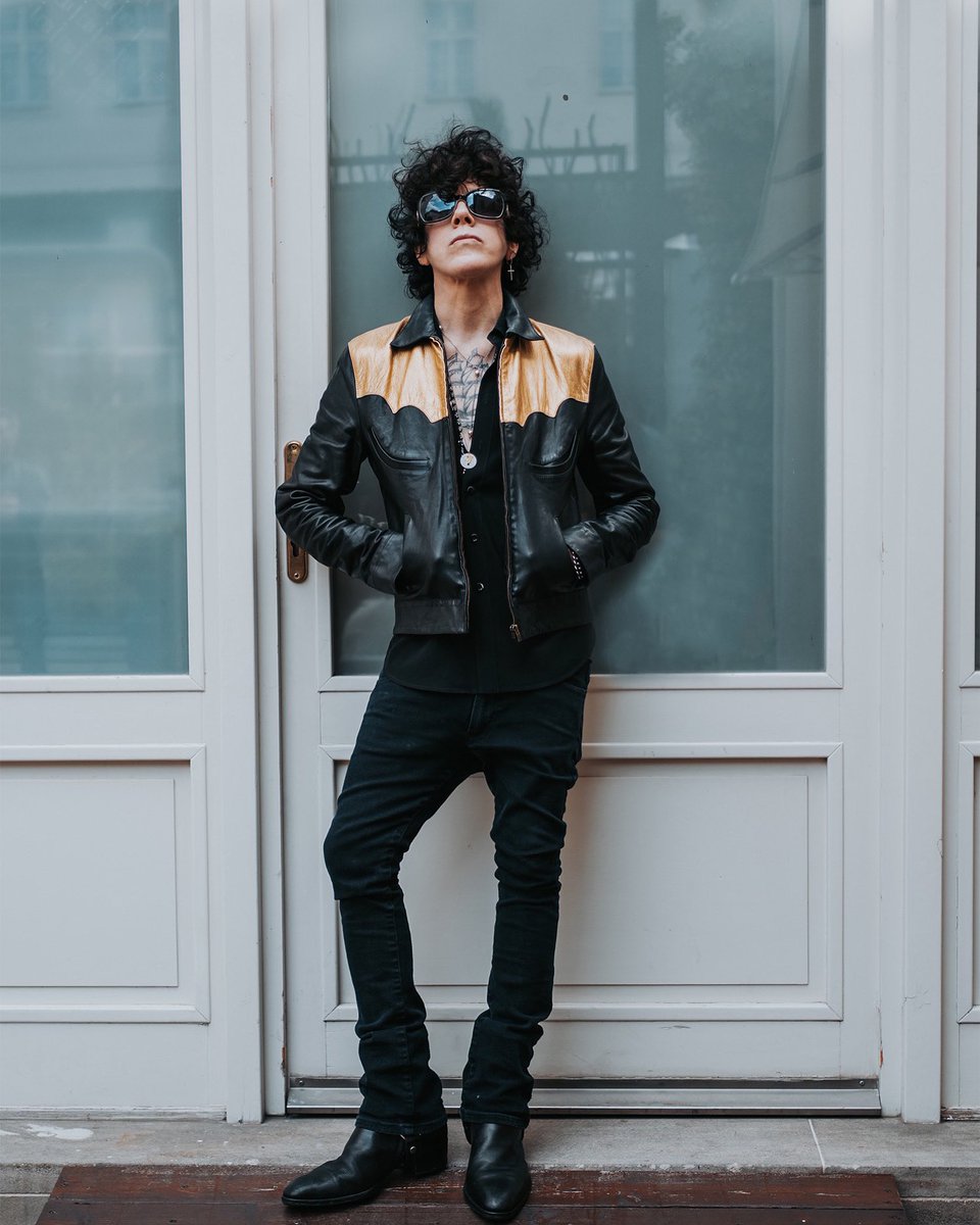 iamlp's tweet photo. LOVE SONG - OUT NOW https://t.co/M5oCaycwb0