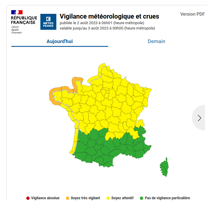 VigiMeteoFrance's tweet photo. Ce mercredi coup de vent très inhabituel pour la saison sur les côtes bretonnes et de Manche. Fortes vagues dans un contexte de grandes marées. Tenez-vous informés sur https://t.co/CSYEovTI83 https://t.co/ciJZgl3Ro8