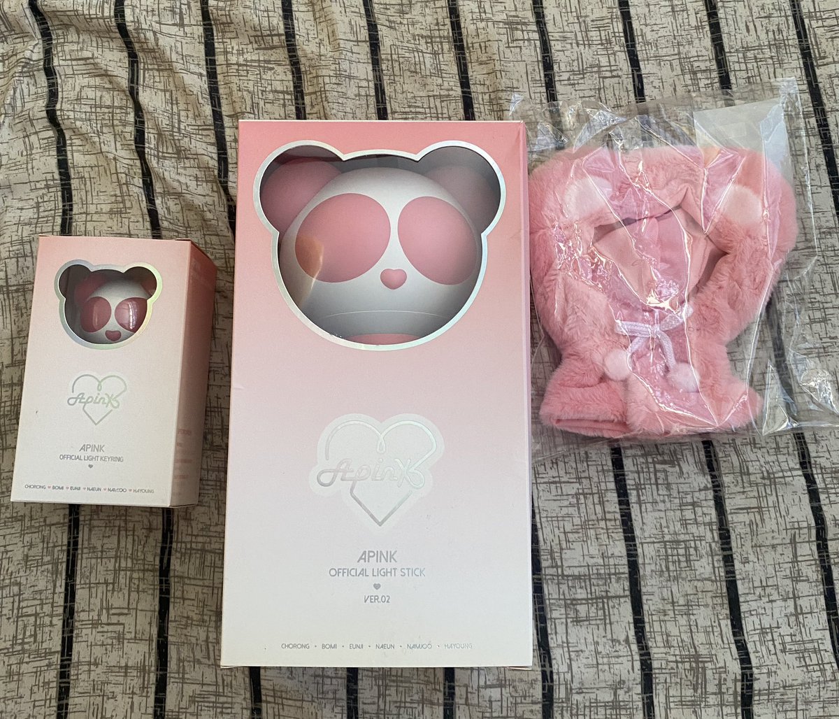 patpolpolpat's tweet photo. ขาย
แท่งไฟ ver.2 ทดลองใช้แค่1ครั้ง  1100 บาท
แท่งไฟเล็ก ทดลองใช้แค่ 1 ครั้ง 850 บาท
หมวกแท่งไฟ 450 บาท
เหมาๆแม่งไฟ ลดหมวกให้เหลือ 300 บาท
ราคารวมส่ง #ตลาดนัดapink https://t.co/6YCkA1XkC8