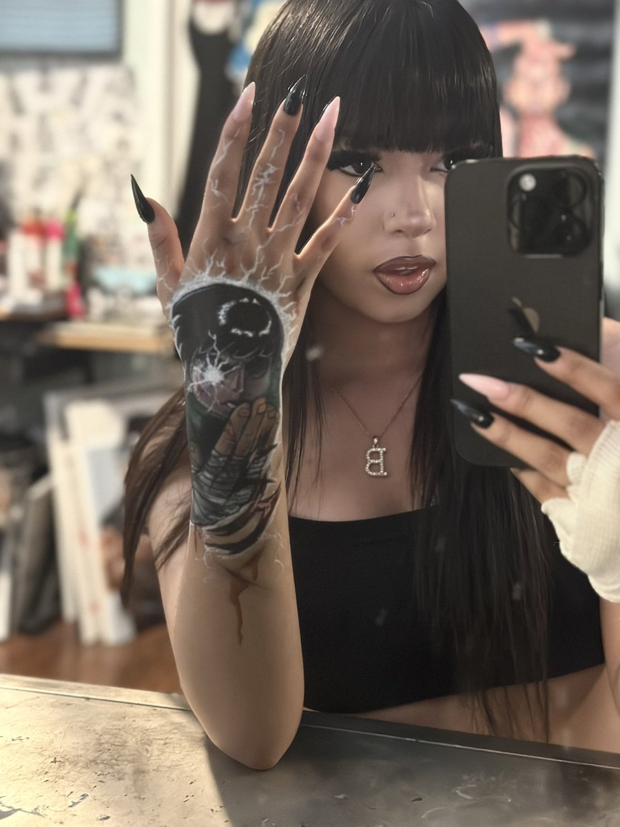 bri29287722's tweet photo. I drew rock lee on my arm, who should I do next https://t.co/DdJUZ3ZN2A