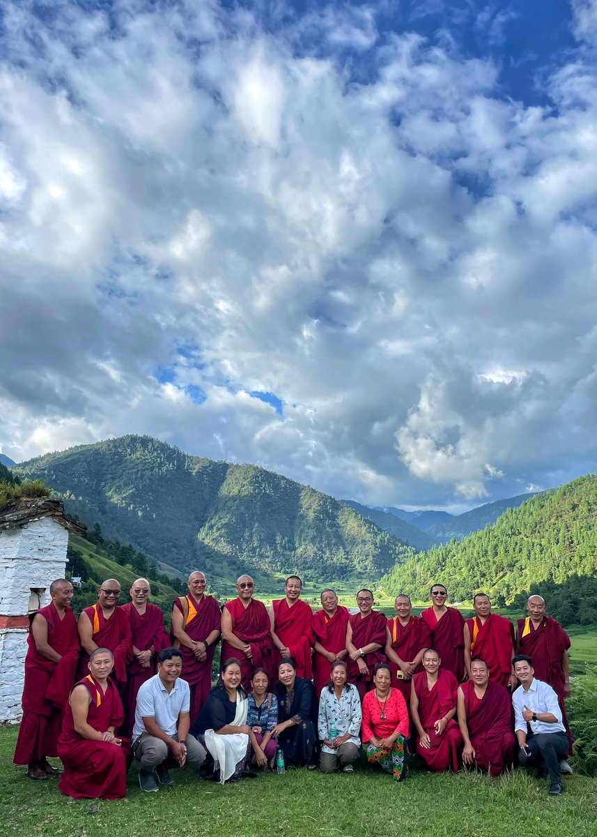 TheHolidayScout's tweet photo. With the Respected Rinpoche’s and monks of Gontse Gaden Rabgyeling Monastery on a day trip to Sangti valley.
#IncredibleIndia #Arunachalpradesh #NortheastIndia https://t.co/yw1aFDZxqi