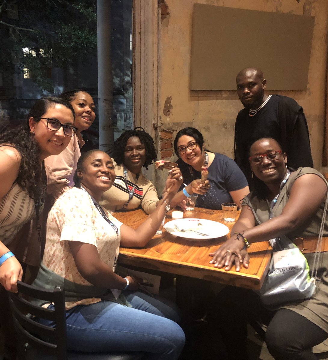 Guiomy87's tweet photo. #TEAM21 #T21 @ParticipateLrng #PLOrientation2023 #UnitingOurWorld #ScavengerHunt #NewFriends #Teacherslife #WeRock  The food was delicious here 🤤🤤 https://t.co/L7SSCyYxQU