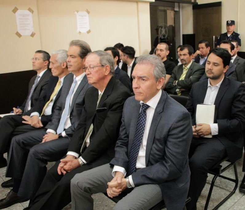 JeanFerari's tweet photo. @LuisvonAhn A pero los del @CACIFGuatemala @veacanal1 no hablo de eso, doble moral esas viejas que pretenden ser las eruditas en la materia de lavado y dinero, espero que en algún momento las investiguen todas sus compras y transacciones, a ver si todo que han hecho es legal!? https://t.co/uxfwuZRczs