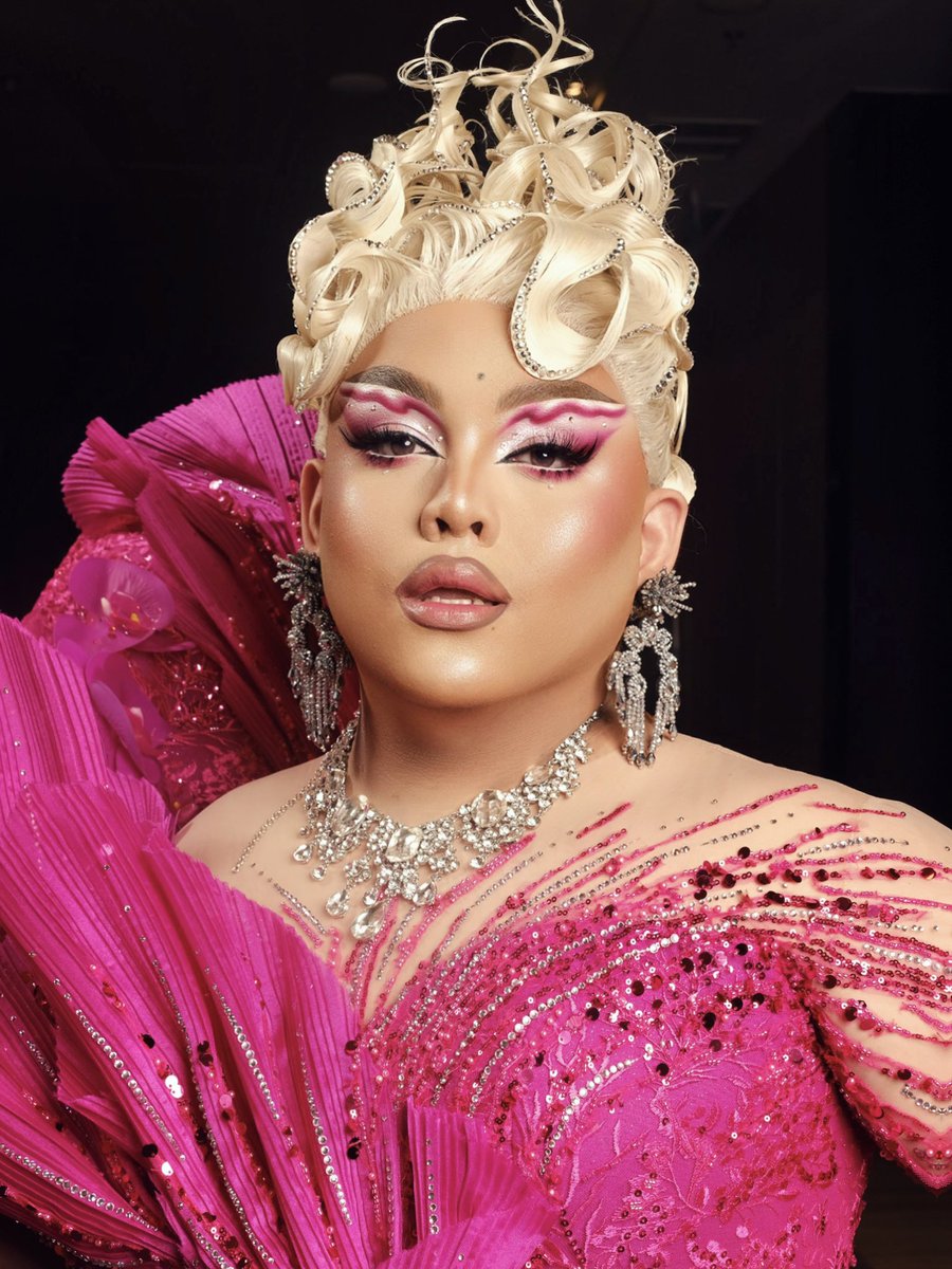 TinyDeluxee's tweet photo. NANGYANIG LANG NAMAN TAYO LAST NIGHT SA DRAG RACE PHILIPPINES SEASON 2 PREMIERE NIGHT!!
Itโs giving yassified big girl barbie KOREQUE!
Werk diva in an Ehrran Montoya custom couture!
Episode 1 lateerrrr avangaann! @dragraceph #TeamTiny https://t.co/JfAWqCi53B