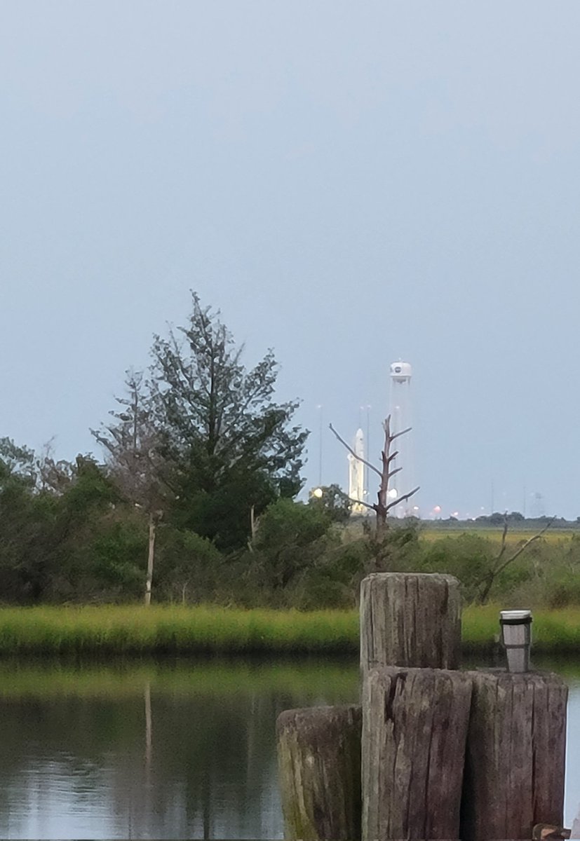AdaWu712's tweet photo. Waiting for the #Antares launch https://t.co/u7s2HyaW6T