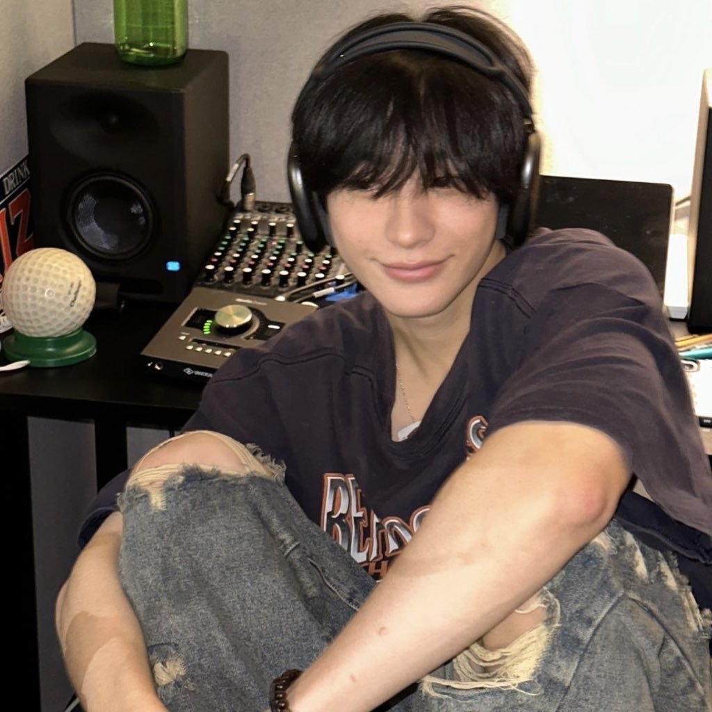 0321PICS's tweet photo. hello ! this is a new account dedicated for anton lee (lee chanyoung) of riize. i’ll be posting pics and vids of him soon~

— please rt to spread ! thank you so much <3

#ANTON #앤톤 #RIIZE #라이즈 https://t.co/07MWfvnyoS