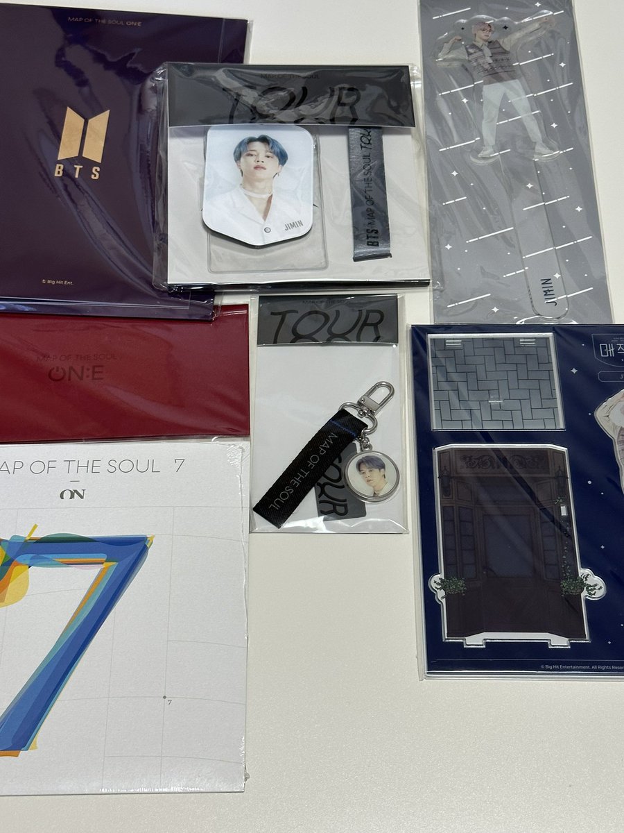 Transaction007's tweet photo. 방탄 굿즈
굿즈 모두 미개봉
방탄 콘서트 굿즈 스티커 앨범 책 양도합니다

방탄 아미 bts photocard 럽셀콘 뉴욕 유럽 남준 석진 윤기 호석 지민 태형 정국 위버스 윙즈 dvd 럭드 교환 2015 화양연화 온 스테이지 화온스 DVD 디비디 2017 2018 2019 2020 memories 공식 윙파콘 윙즈 https://t.co/j47FEpqjpJ