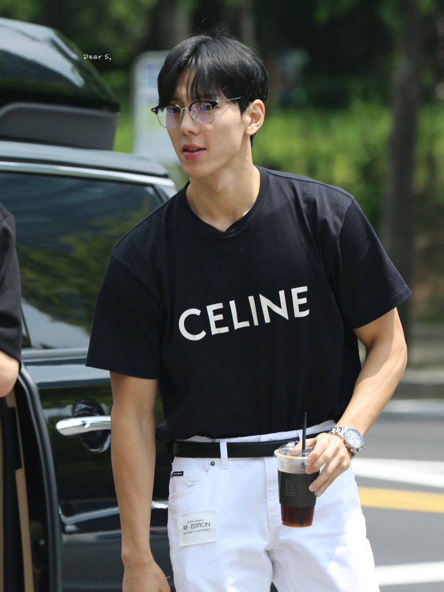 230802 가요광장 출근

너무 이뻐🥹🥹

#몬스타엑스 #셔누 @OfficialMonstaX