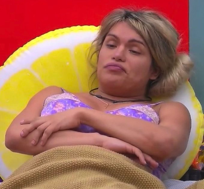 jiminasjin's tweet photo. empezó la campaña de victimizacion a Barbi, es el único recurso que les queda y lo van a utilizar en todas las galas hasta el domingo

#LaCasaDeLosFamososMx https://t.co/lKlHhvZU7w