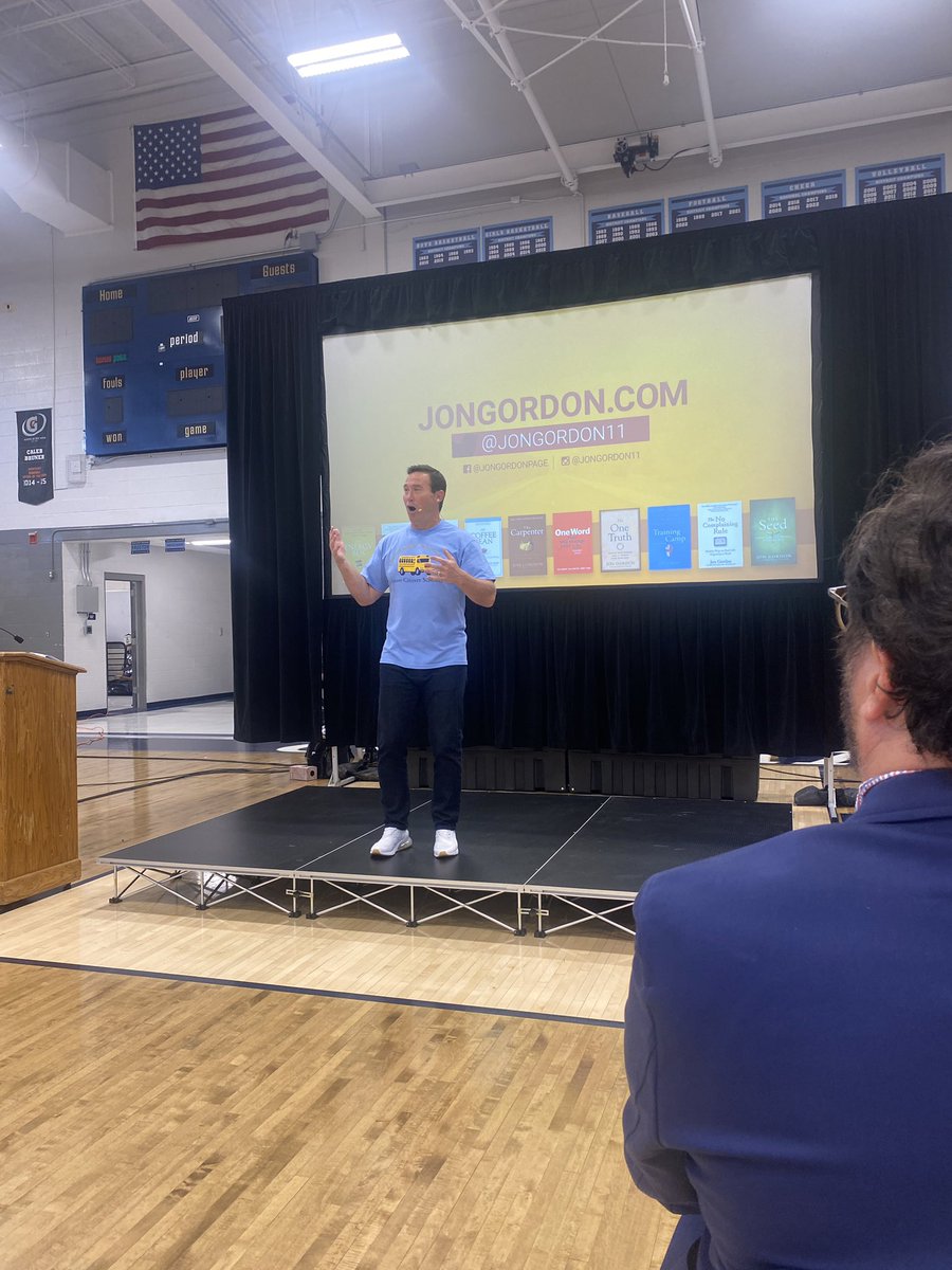 kelegrid's tweet photo. It was a great Opening Day for @LoganCoSchools Loved meeting @JonGordon11 #getenergized #energybus #LCPride https://t.co/ZP1h6VihBy