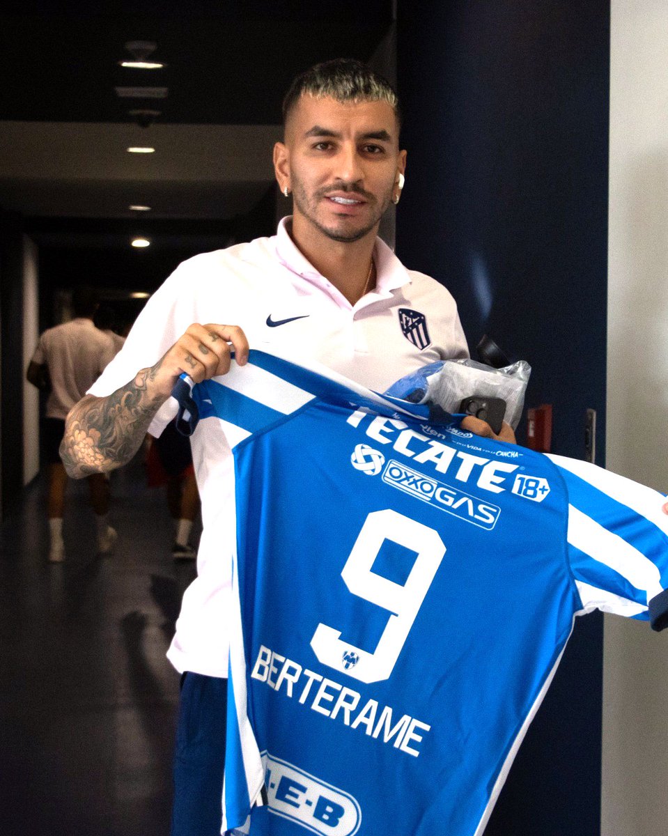 ¡Germán Berterame le mandó un regalo al delantero argentino y Campeón del Mundo <a href="/AngelCorrea32/">Angel Correa</a>!🔝🇦🇷🥵

Esperamos que te guste el jersey, Ángel.🤩💙🤍