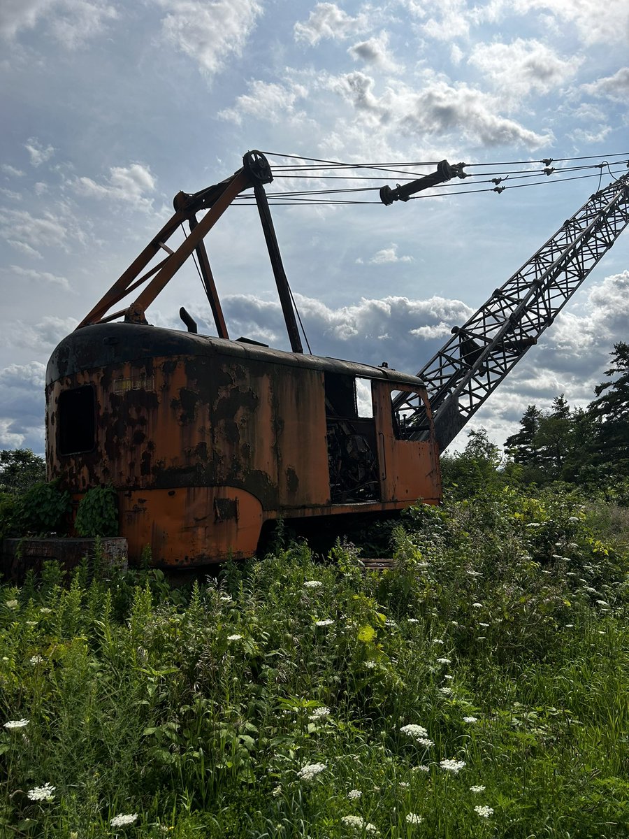 UncleJoeGTA's tweet photo. Look what I found. #Draglink should we try to get it started? #machinery #Construction https://t.co/zpO5yrW2PN