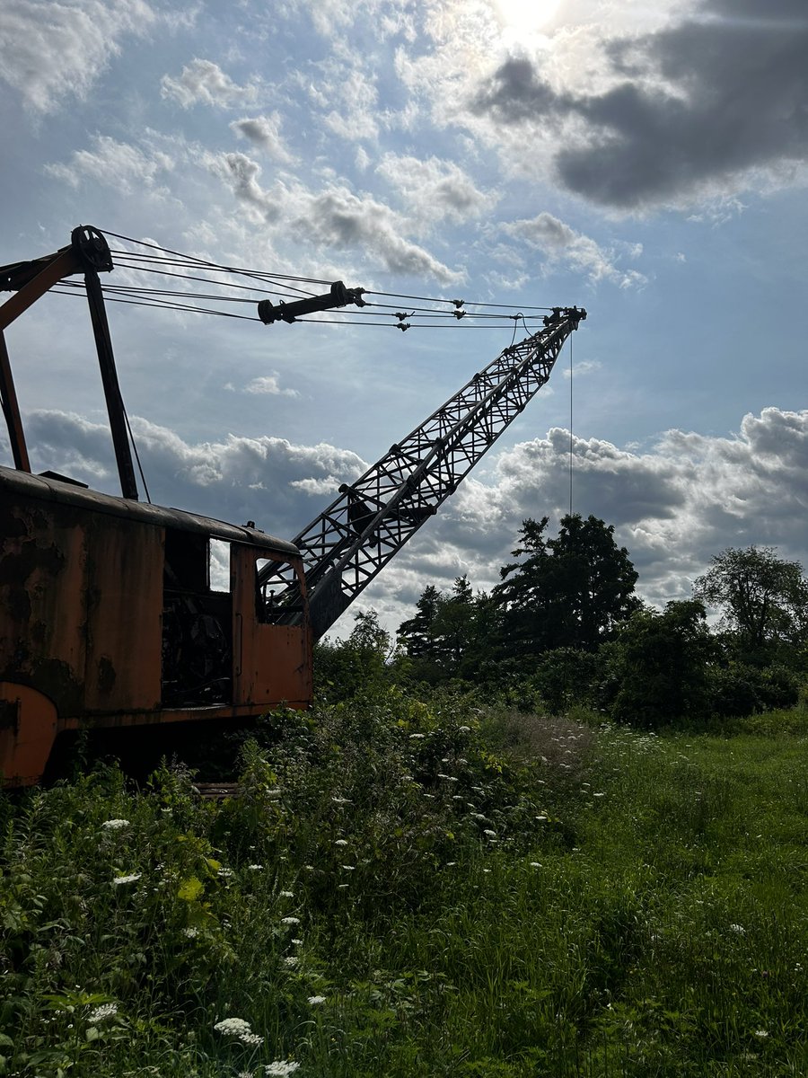 UncleJoeGTA's tweet photo. Look what I found. #Draglink should we try to get it started? #machinery #Construction https://t.co/zpO5yrW2PN