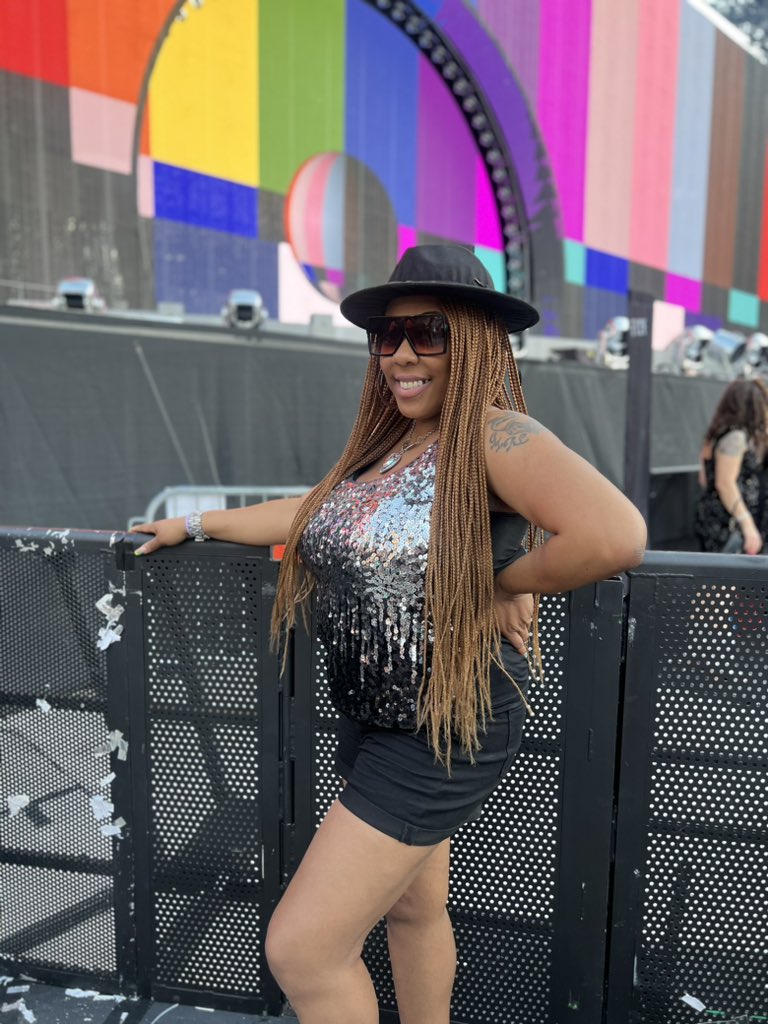 SheKnowsSports's tweet photo. Itโs Bey Day!!!!! Floor Seats babyโฆ This is how Iโm kicking off my bday month! letโs goooooooo #renaissanceworldtour #beyonce #BdayPresent https://t.co/oE0QSxYZUv