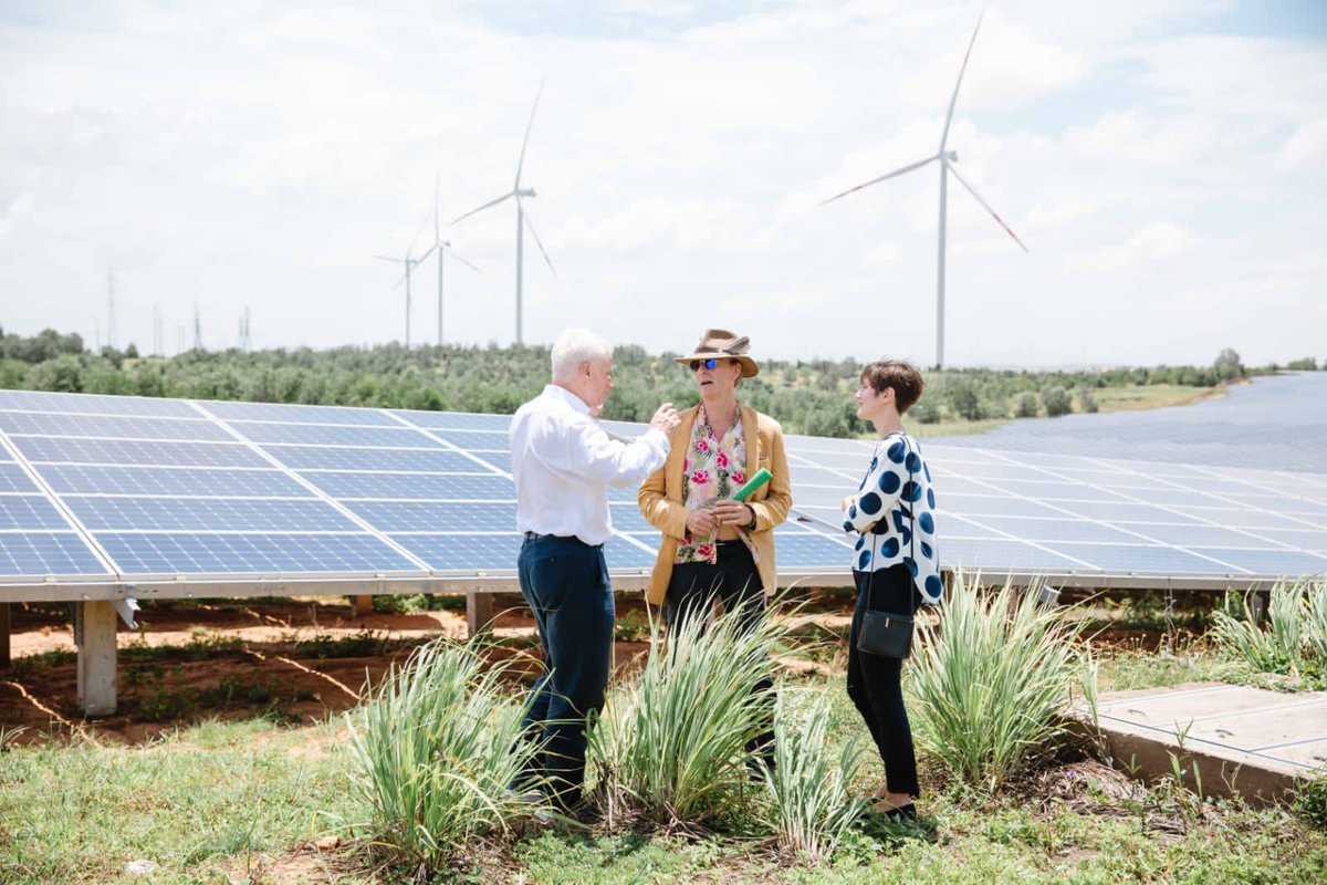 EmilyHamblinUK's tweet photo. In Binh Thuan province with Minister @grahamstuart seeing the important role solar and wind are already playing in 🇻🇳 and the huge potential to go further, and discussing with Party Chief &amp; Chairman how 🇬🇧 investment and expertise can continue to support the energy transition https://t.co/4b8jz1JCvE