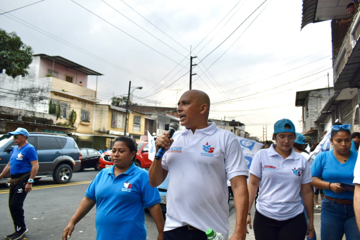 wgomezr's tweet photo. ¡Seguimos recorriendo!
hoy estuvimos nuevamente en la parroquia Garcia Moreno junto a mis compañeros @FerdinanAZ87 @Alexandra_Arce @JalexLoor @Miguel_chavez15 @LEfrancomendoza #GloriaCordova definitivamente ya no hay manera de distinguir la gran acogida en todos los sectores visitados, solo puedo decir que la esperanza aumenta cada día más.
@RC5Oficial @MashiRafael @JorgeGlas @marcelaguinaga @LuisaGonzalezEc @ecuarauz @PaolaPabonC