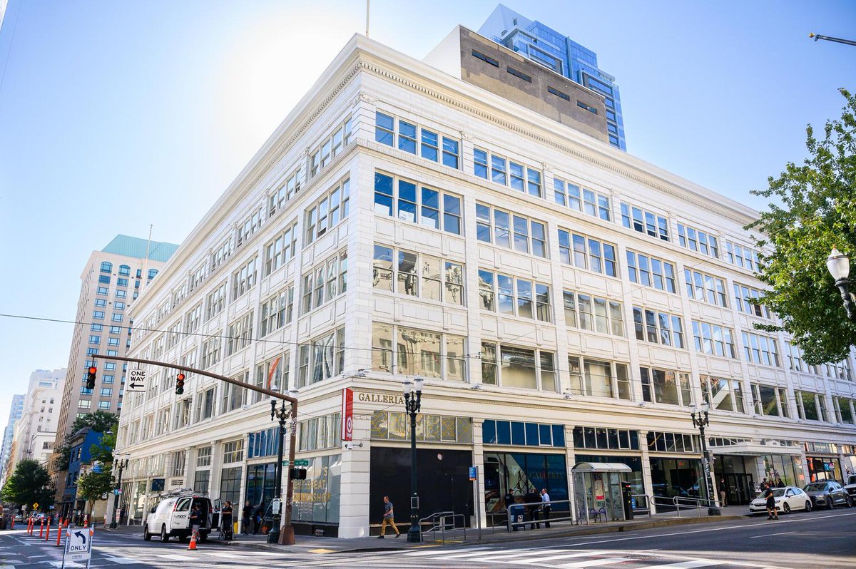 unicoprop's tweet photo. 🏆We are thrilled to announce that Galleria has been honored with the prestigious Landmark Award, presented by @PDXBIZJournal! This award celebrates the most innovative and transformative commercial real estate projects impacting Oregon and SW WA 🎉

https://t.co/kEPsrlQt8o https://t.co/0jqTeWmmPI