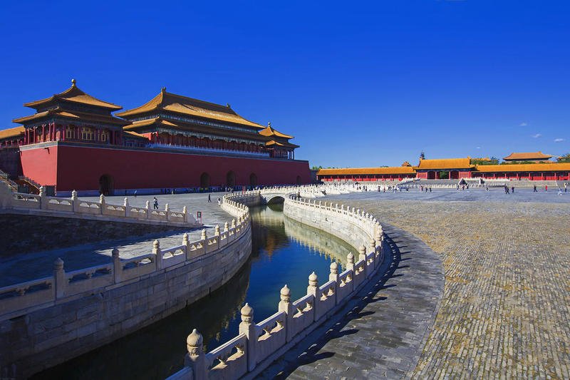 simontourcom's tweet photo. The Forbidden City in Beijing, China, once served as the palace for 24 emperors during the Ming and Qing Dynasties (1368 - 1911). Surrounded by a 52-meter-wide moat and a 10-meter-high wall are more than 8,700 rooms. Listed by UNESCO as a World Cultural Heritage Site in 1987. https://t.co/QFKBzmnIqP